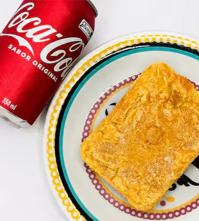 Empadão de Frango + Coca-Cola